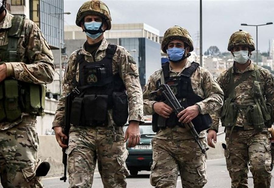 الجيش: إخماد حريق شب بنفايات في مرفأ بيروت