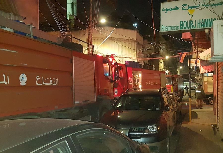 بالصور: حريق داخل محل لبيع الملابس المستعملة