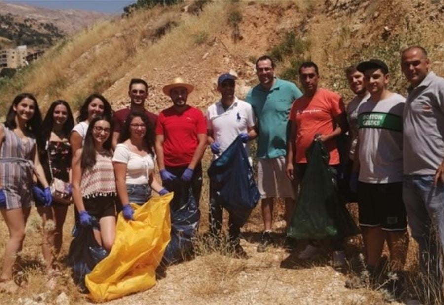 جريصاتي يشارك في تنظيف "البردوني" وينبّه النازحين