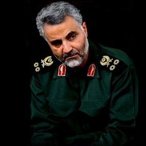سليماني: آلاف من المقاتلين يدافعون عن حياض الاسلام