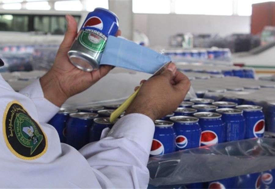 بعد قرار حظر الكحول خلال "المونديال"... "تهريب" البيرة إلى قطر؟! 
