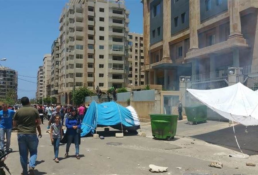 بالفيديو: "ثوار" طرابلس يمنعون خروج 5 قضاة من قصر العدل