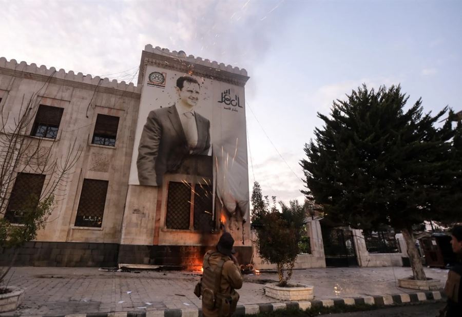 ​"خرج محملاً بالذهب والآثار... اللامركزية ستحكم سوريا بعد الأسد"!