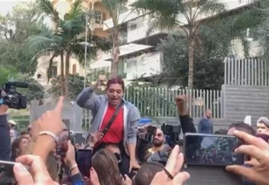 بالفيديو: إطلاق سراح الناشطة دانا حمّود