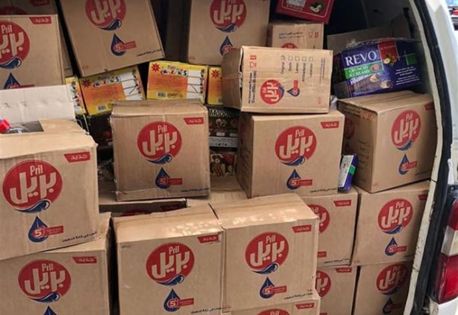 بالصور: ضبط مواد غذائية وتنظيف مُهرّبة في طرابلس 