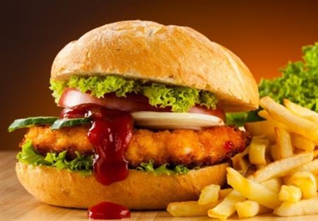 أطعمة نتناولها يومياً تدمر المخ وتسبب الغباء!
