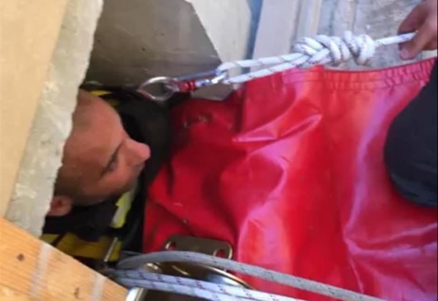 بالصور: انقاذ هرة من داخل منور احد الابنية السكنية في وسط بيروت بالصور: انقاذ هرة من داخل منور احد الابنية السكنية في وسط بيروت