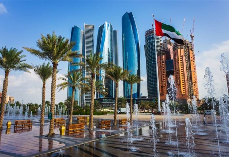 الإمارات تُغلق مراكز التسوق وتُعلق الرحلات الجوية