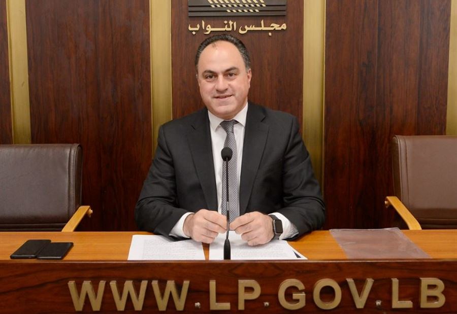 نائب التيار يعارض التمديد لِعون: يجب إفساح المجال لضباط آخرين! نائب التيار يعارض التمديد لِعون: يجب إفساح المجال لضباط آخرين!