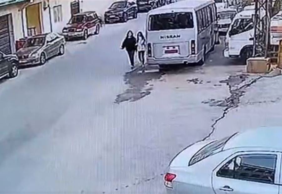 فيديو "مزعج"... صدم فتاتين في بدنايل