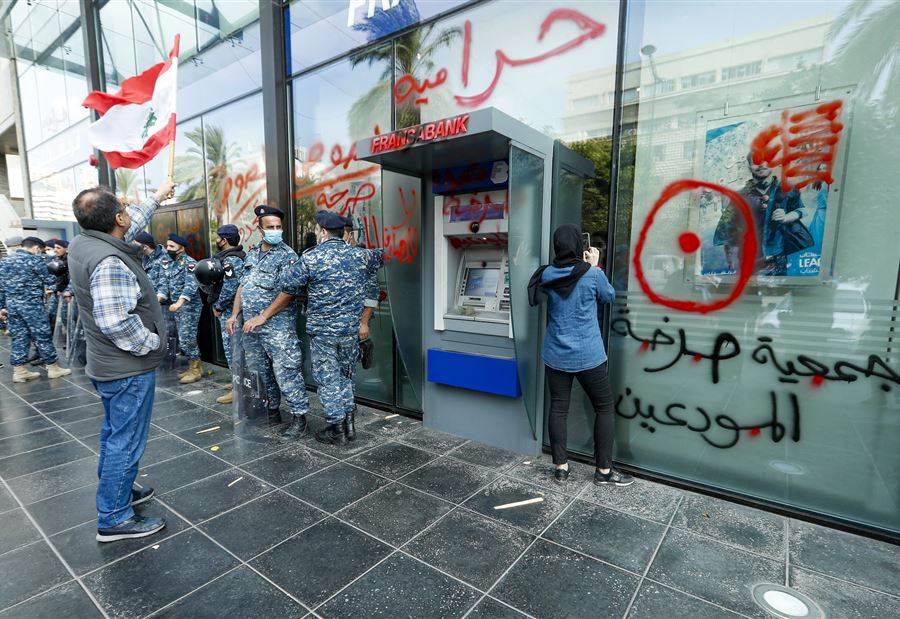 دوكان في بيروت... تفاصيل أخطر صفقة قد تطيح بالودائع