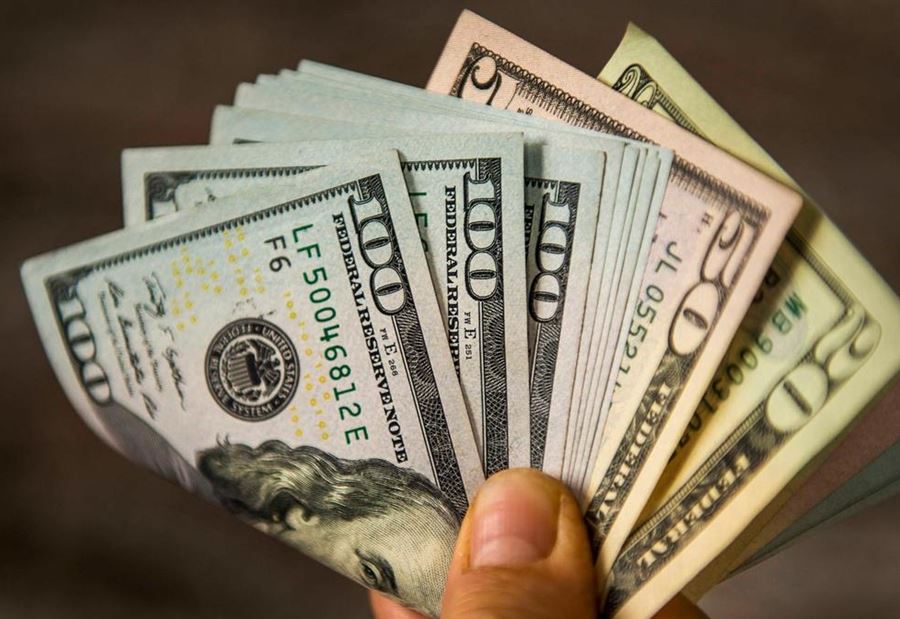 "إرتفاعُ سعر الدولار"... هذا هو الحلّ!