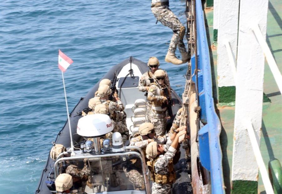 بالصور: مناورة بحرية للأمن العام في عيده 