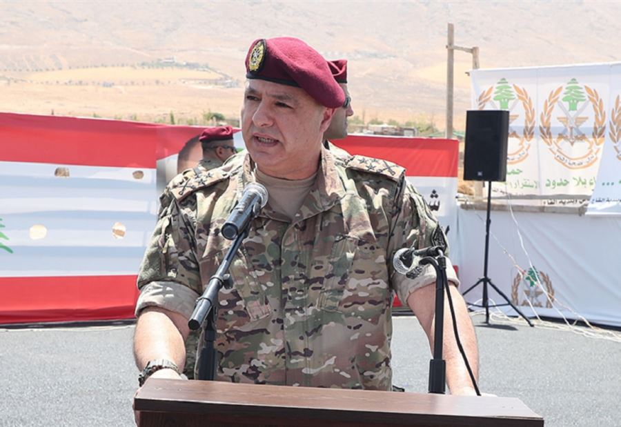 يهربون إلى قائد الجيش