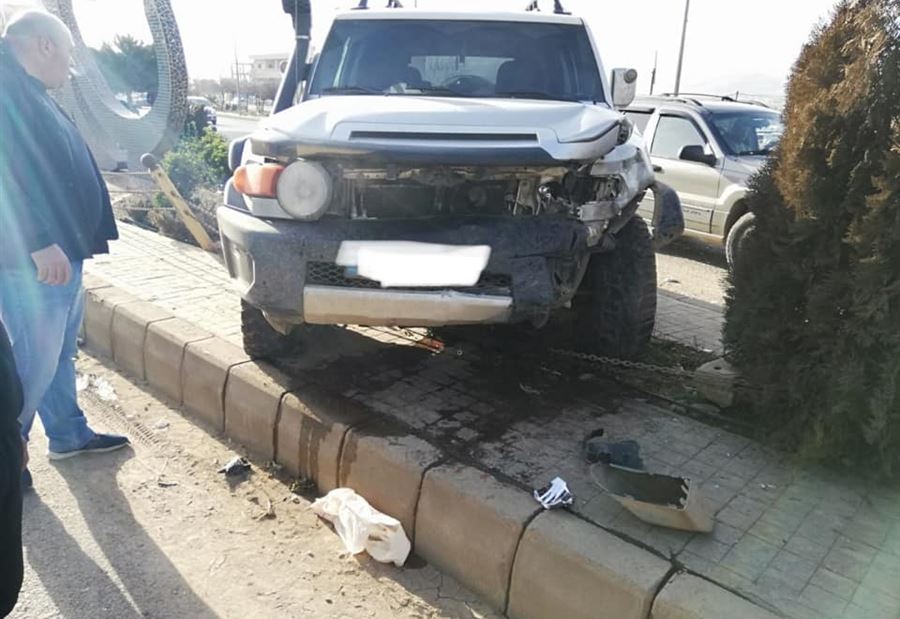 بالصور: جريح اثر حادث سير في رياق