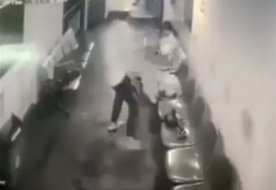 ظنوه عرض رومانسي... فيديو "صادم" لرجل يرمي زوجته في البحر! 