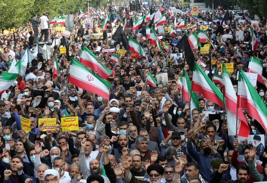غضب إيراني بعد مقتل طالب في طهران