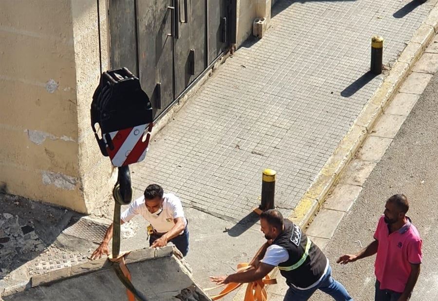 بالفيديو: إزالةُ أجزاء تُشكل خطراً في إحدى مباني بيروت