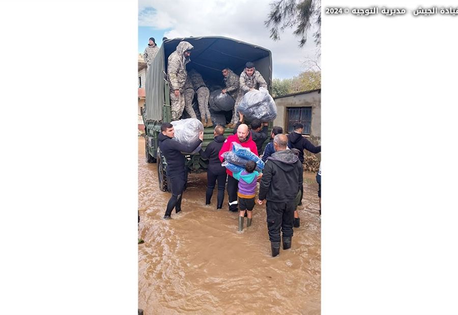 الجيش يشارك في مساعدة المتضررين جراء السيول