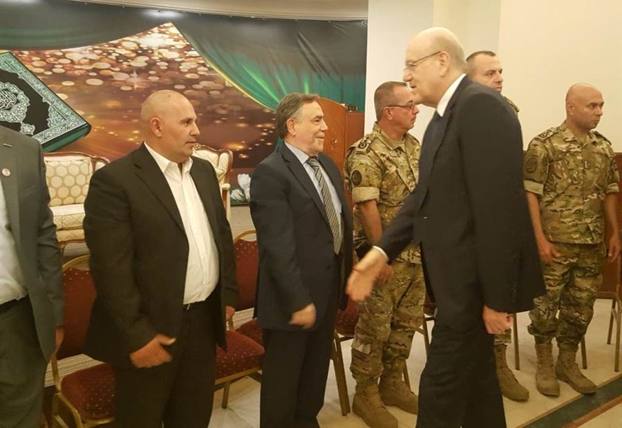 الشعار: الإرهاب غريب عن أخلاقنا وعاداتنا 