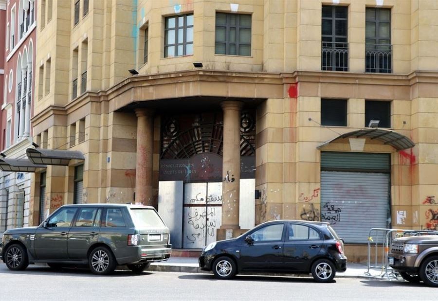 بعد حالات الصرف الكثير... خطوات تصعيدية لموظفي المصارف!