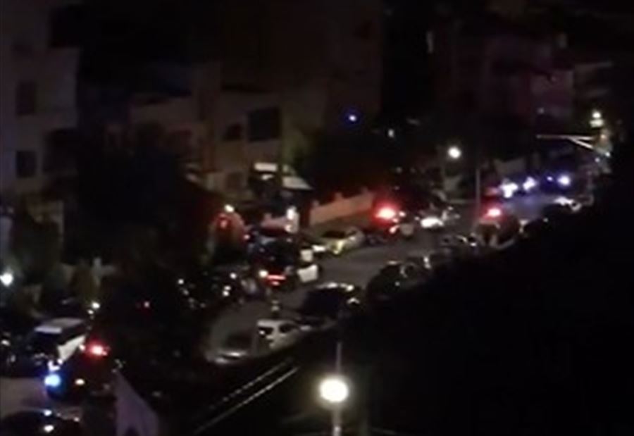 اشتباك أمام السفارة الإسرائيلية في الأردن... ومقتل شخص! (فيديو) اشتباك أمام السفارة الإسرائيلية في الأردن... ومقتل شخص! (فيديو)