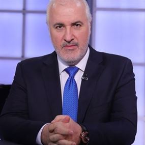 عزيز: عدلوا أمراً من الاثنين قبل أن تقتلكم السكيزوفرينيا
