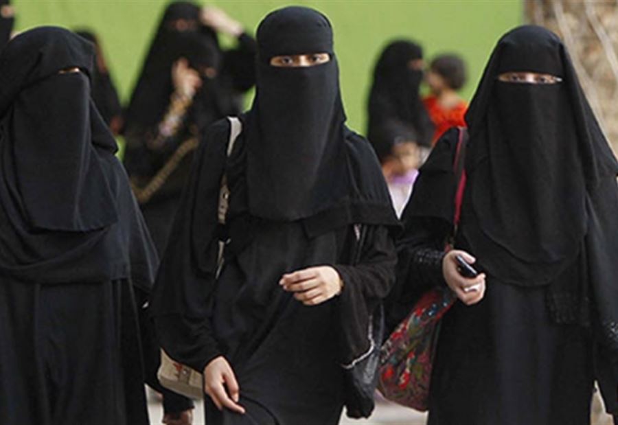 حكومة تونس تحسم الجدل حول قرار منع النقاب