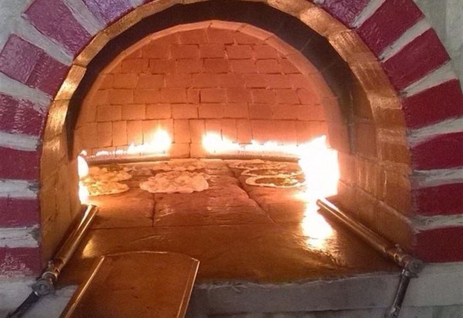"منقوشة الزعتر"... هل الأفران إلى الإقفال؟