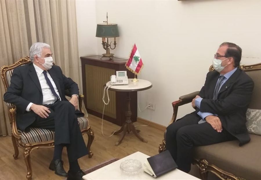 حتّي عرض والسفير الفرنسي آخر المستجدات
