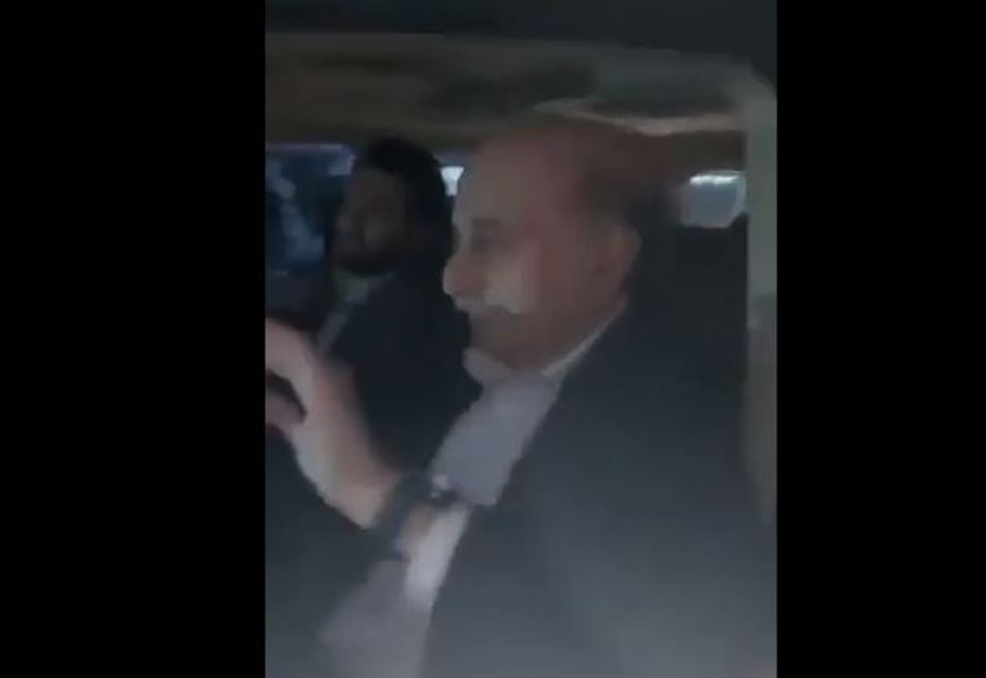 بالفيديو: الثوار يلتقطون سيلفي مع جنبلاط