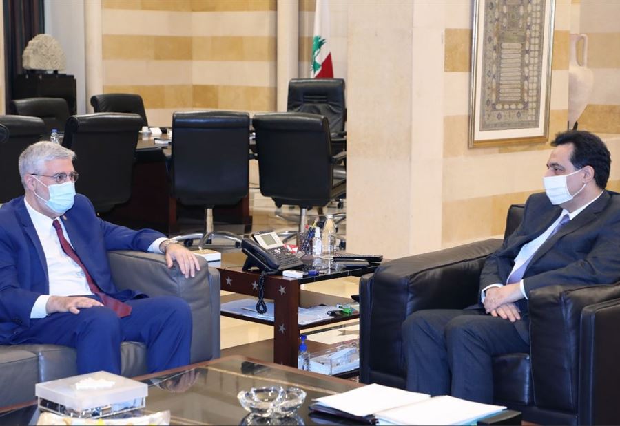 أوضاع الجامعة الأميركية بين دياب وخوري 
