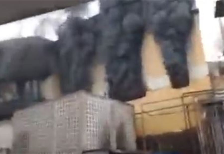 بالفيديو: حريق في معمل أقمشة بالشويفات