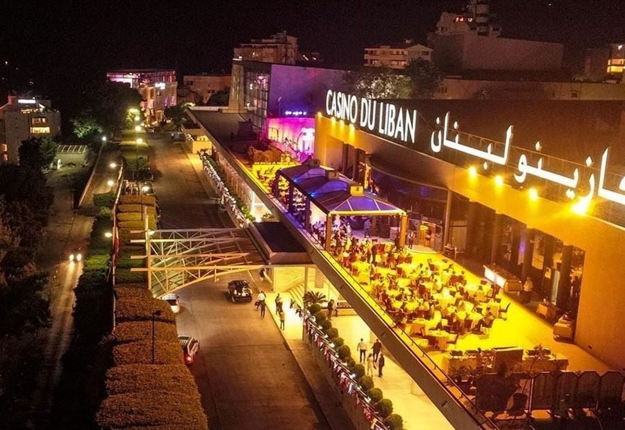 فضيحة الوالدة المستشارة المقامرة… من أين لكِ هذا؟