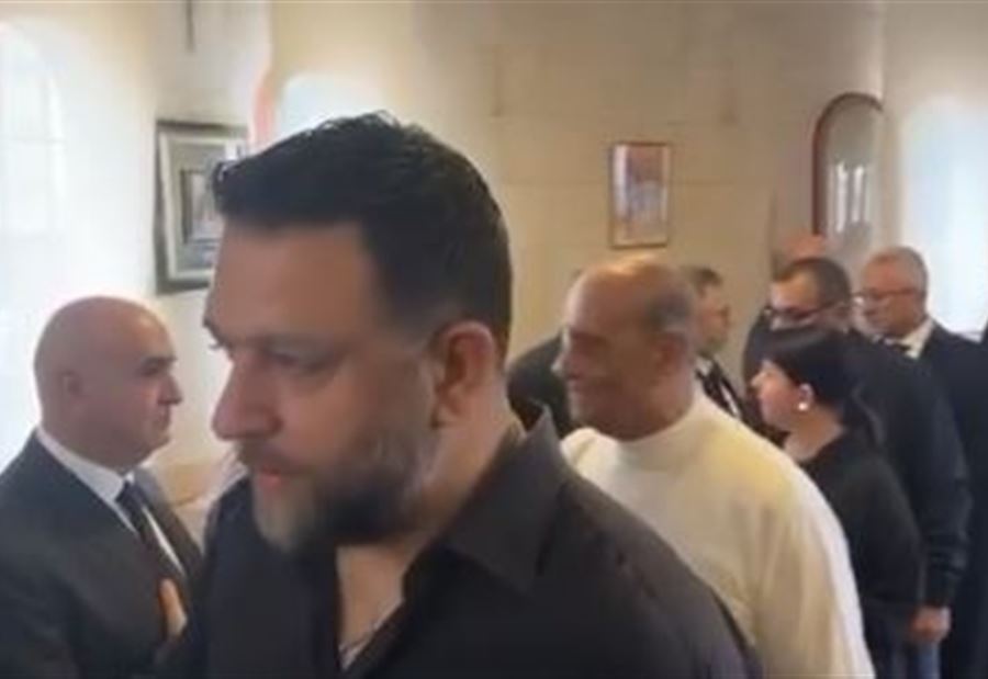 الحشود تتوافد إلى جبيل... إجراءات إستثنائية لـ"القوات"! (فيديو) الحشود تتوافد إلى جبيل... إجراءات إستثنائية لـ"القوات"! (فيديو)