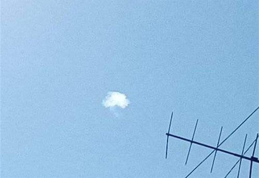 الدفاعات الجوية السورية تتصدى... وانفجار عنيف يهزّ حمص! الدفاعات الجوية السورية تتصدى... وانفجار عنيف يهزّ حمص!