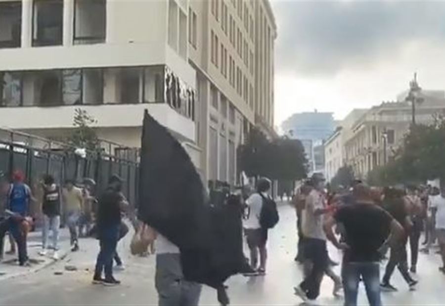 بالفيديو: توترٌ في محيط مجلس النواب 
