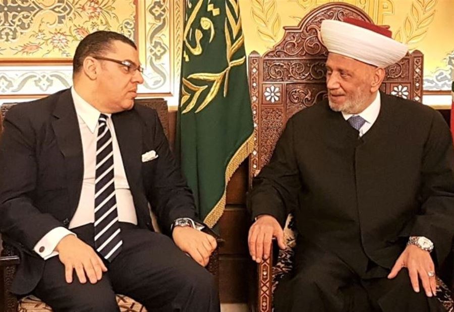 ماذا يحمل معه السفير المصري؟