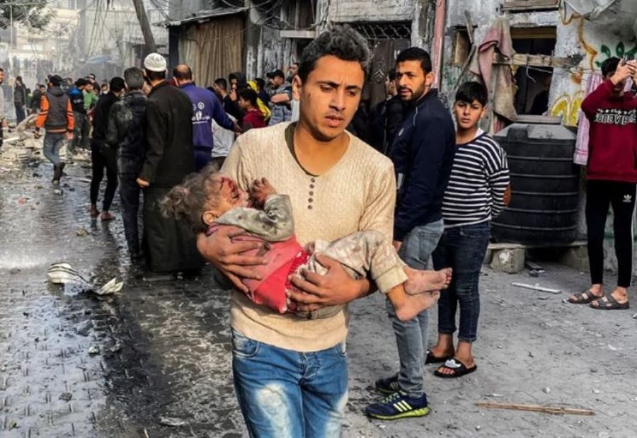 "نزوح جماعي"... غارات إسرائيلية على بيت حانون تودي بِحياة 15 شخصًا "نزوح جماعي"... غارات إسرائيلية على بيت حانون تودي بِحياة 15 شخصًا