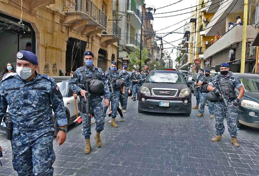 سرقة في الأماكن المتضررة... وتوقيف 12 شخصاً  سرقة في الأماكن المتضررة... وتوقيف 12 شخصاً