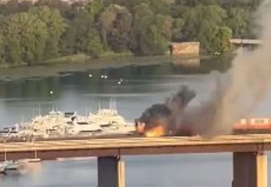 حالة ذعر تُصيب ركّاب قطار... حاصرتهم النيران فوق النهر (فيديو)