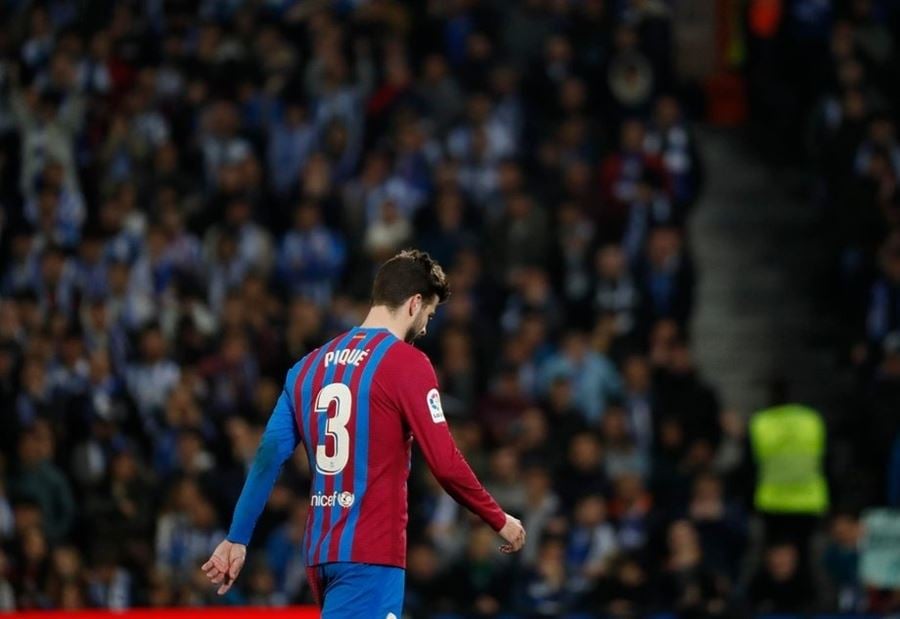بسبب شاكيرا... الجمهور يحرج بيكيه في مباراة مع ريال مدريد