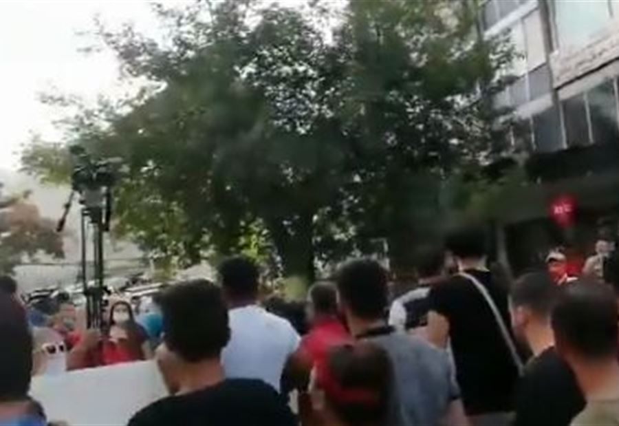 بالفيديو: "بدنا العدل لـ بيروت" تتجه إلى القصر الجمهوري 