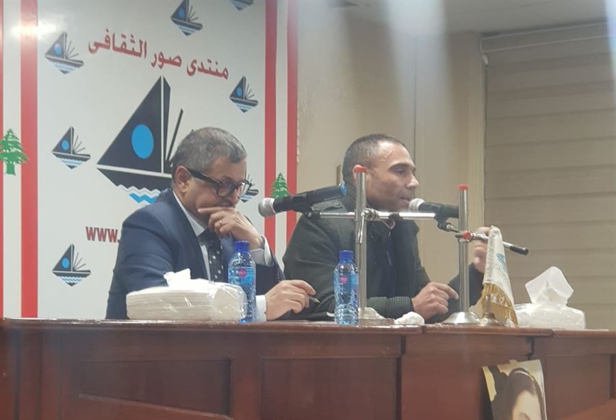 "صور الى تشرين 2019 وبعده"... حلاوي يوقع كتابه بحضور حاشد