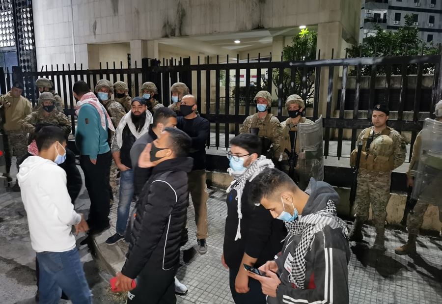 مسيرة بإتجاه مصرف لبنان في صيدا