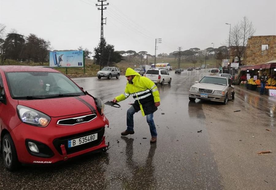 بالصور: جريح اثر حادث سير في رويسات صوفر 