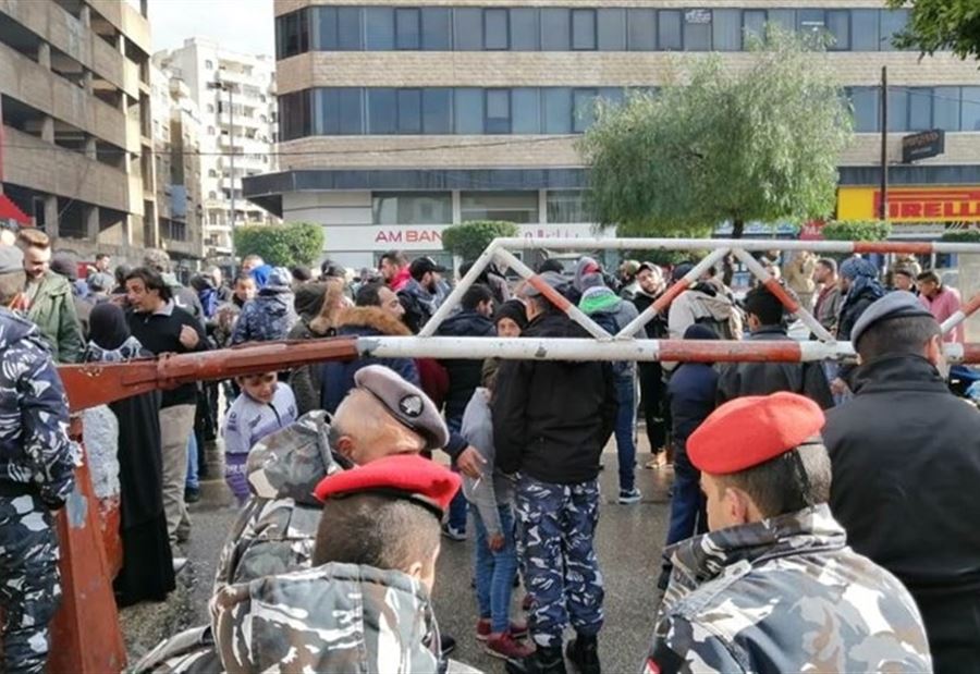 إشكالٌ أمام مدخل سرايا طرابلس 