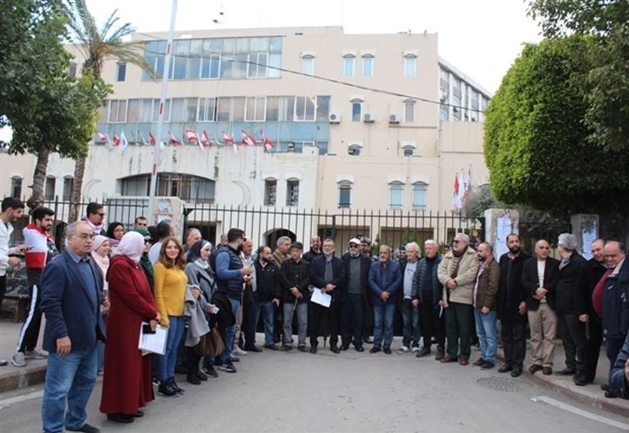 "حراك صيدا" يحتج على تلويث بحيرة بنفايات معمل