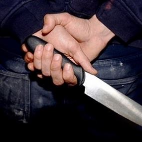 عين الحلوة.. تسليم مطلوب بـ "طعن" لمخابرات الجيش