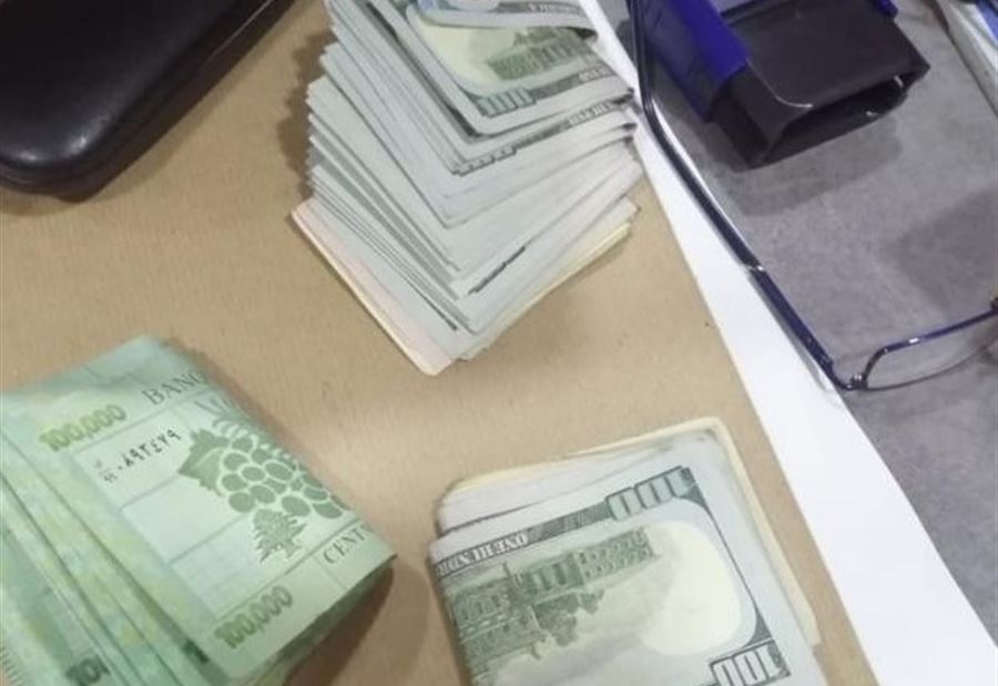 صرّاف دولارات أم بائع مجوهرات؟